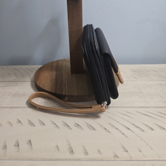 Nautica women's organizer wallet/oversized wristlet, Black & Tan NWOT - Picture 4 of 12